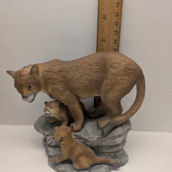 Mountain Lion Family Figurine - Brown - Picture 7 of 11